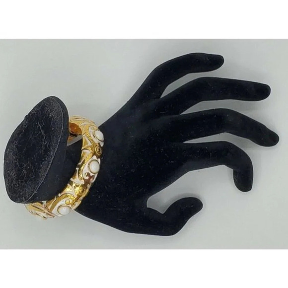 Jose & Maria Barrera Sculpted Hammered White Glass Stone Bangle Bracelet - Picture 1 of 10